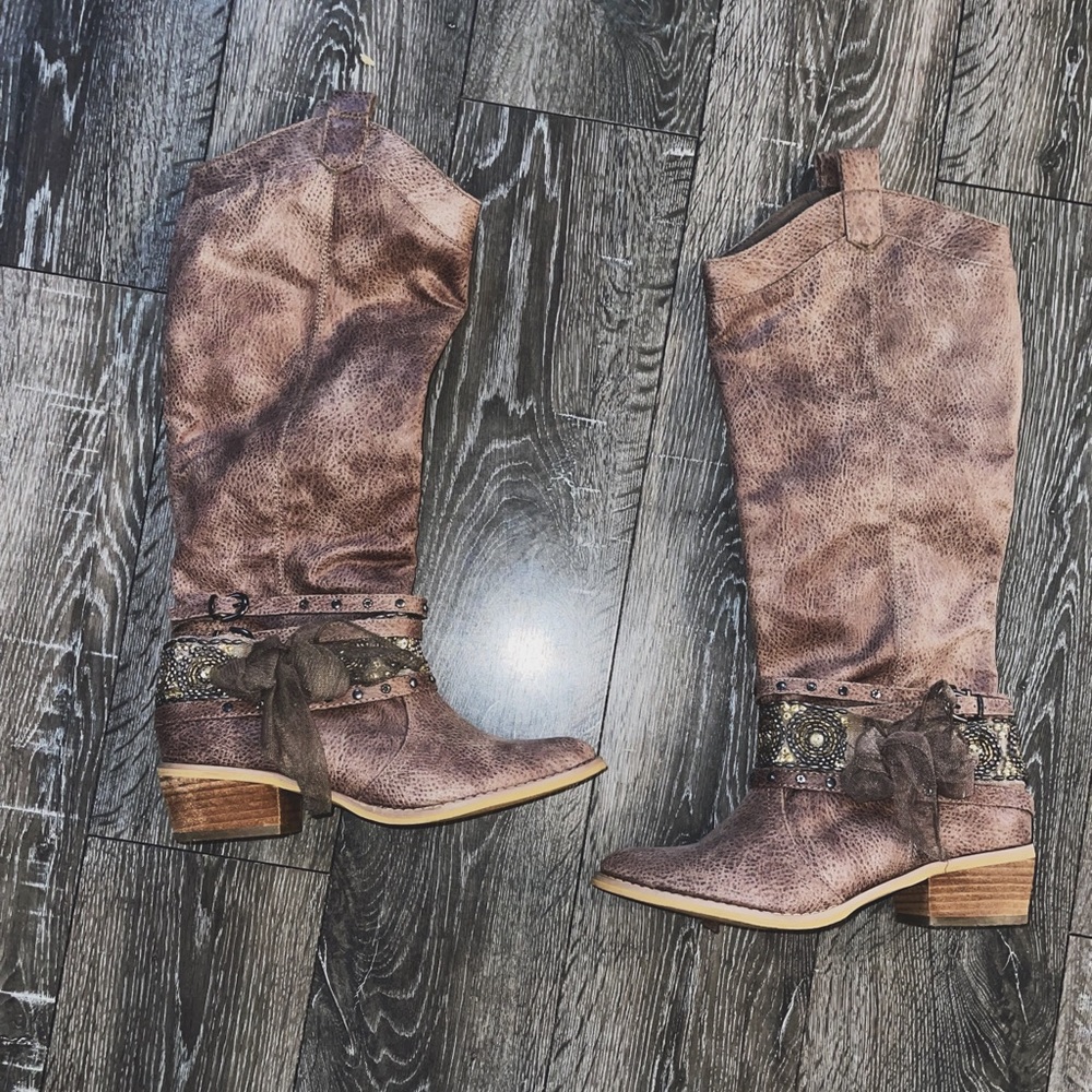 Not Rated Boots size 8